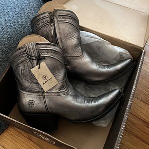 💥SOLD💥 Ariat Legacy X Toe Silver Boots. Original box and packaging included.